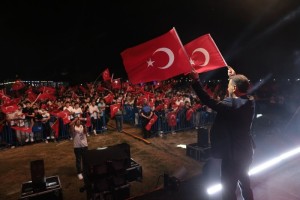 5. Kazak Gölü Festivali Zafer Bayramı Coşkusu ve Norm Ender Konseriyle Tamamlandı