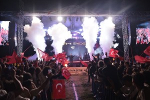 5. Kazak Gölü Festivali Zafer Bayramı Coşkusu ve Norm Ender Konseriyle Tamamlandı