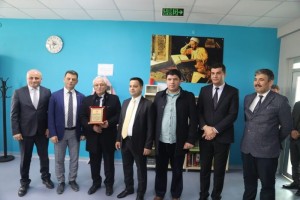 Başkan Çetin Hayırseverlere Plaket Takdim Etti
