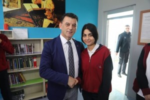Başkan Çetin Hayırseverlere Plaket Takdim Etti
