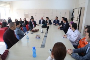 Başkan Çetin Hayırseverlere Plaket Takdim Etti