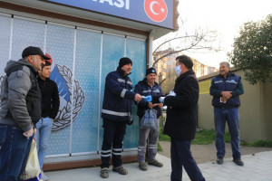 Başkan Çetin, Maske ve Kolonya Dağıttı