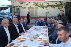 Başkan Vekili Bozkurt  Bengü Sokak'ta Kurulan İftar Sofrasına Katıldı