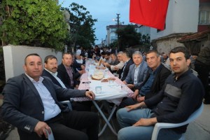 Başkan Vekili Bozkurt  Bengü Sokak'ta Kurulan İftar Sofrasına Katıldı