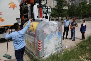 Çöp Konteynerleri Dezenfekte Ediliyor
