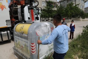 Çöp Konteynerleri Dezenfekte Ediliyor