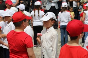 Cumhuriyet İlkokulu Öğrencilerinden Anlamlı Koreografi