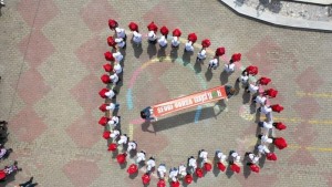 Cumhuriyet İlkokulu Öğrencilerinden Anlamlı Koreografi