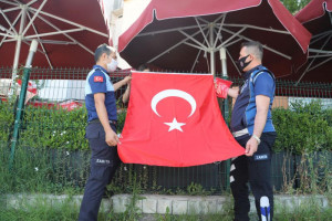 Esnafımıza Ay-Yıldızlı Bayrağımızı Dağıttık