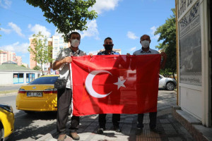 Esnafımıza Ay-Yıldızlı Bayrağımızı Dağıttık