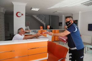 Esnafımıza Ay-Yıldızlı Bayrağımızı Dağıttık