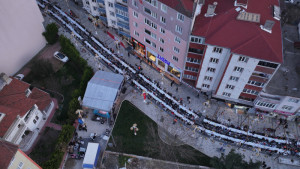 Gönül Sofralarının İlki Canbazlar Caddesi’nde Kuruldu