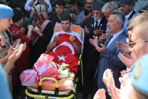 Kapaklı Kahraman Gazimizi Bağrına Bastı