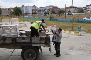 Okul Bahçeleri Temizleniyor