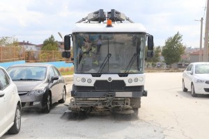 Okul Bahçeleri Temizleniyor