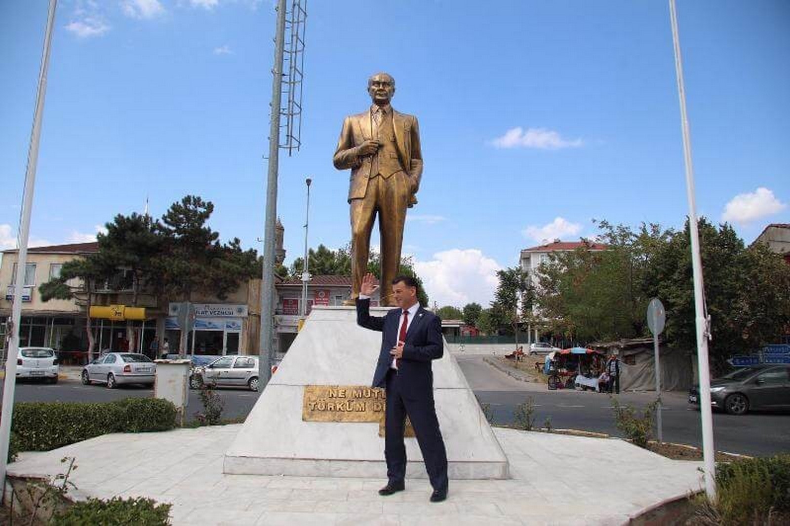 Atatürk Anıtı Yenilendi