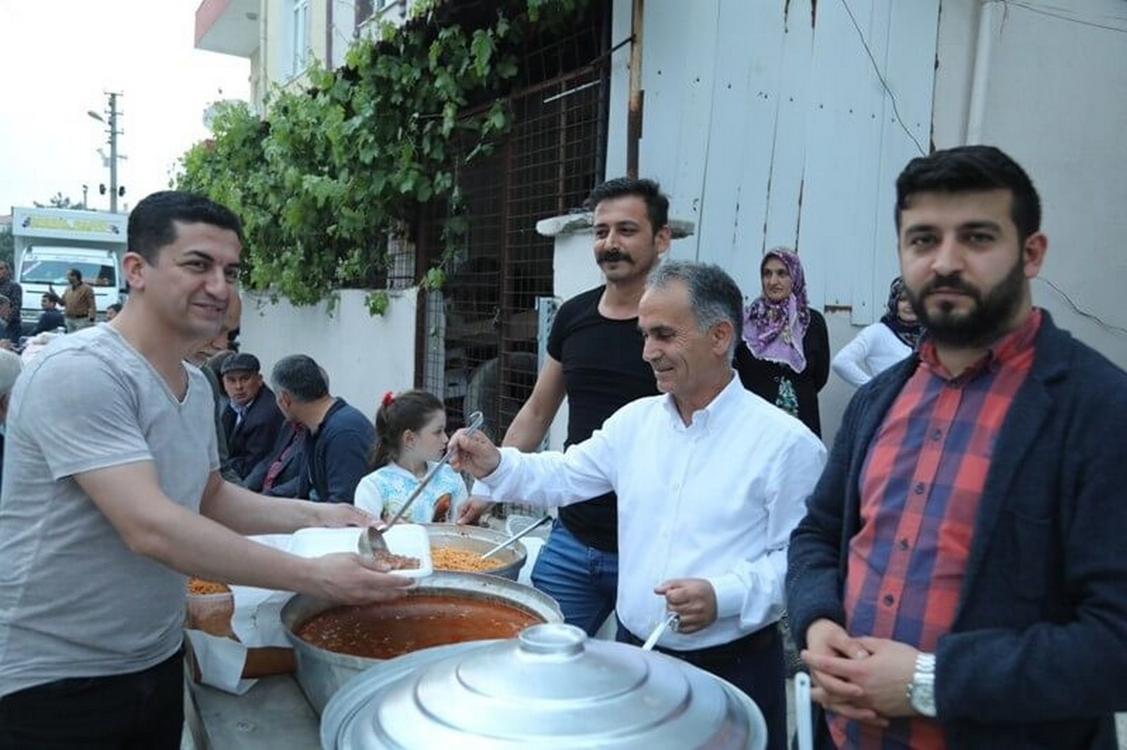Başkan Vekili Bozkurt  Bengü Sokak'ta Kurulan İftar Sofrasına Katıldı
