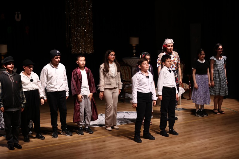 Çocuk Tiyatro Kulübümüz “Cümbüş Hotel” Oyununu Sahneledi