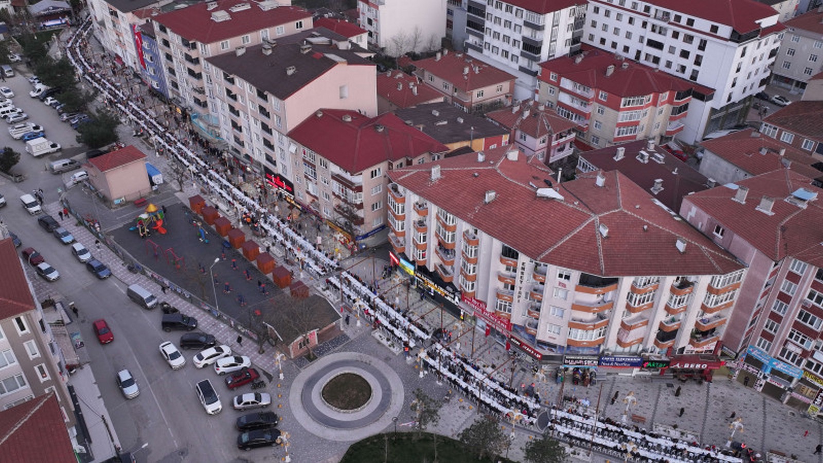 Gönül Sofralarının İlki Canbazlar Caddesi’nde Kuruldu