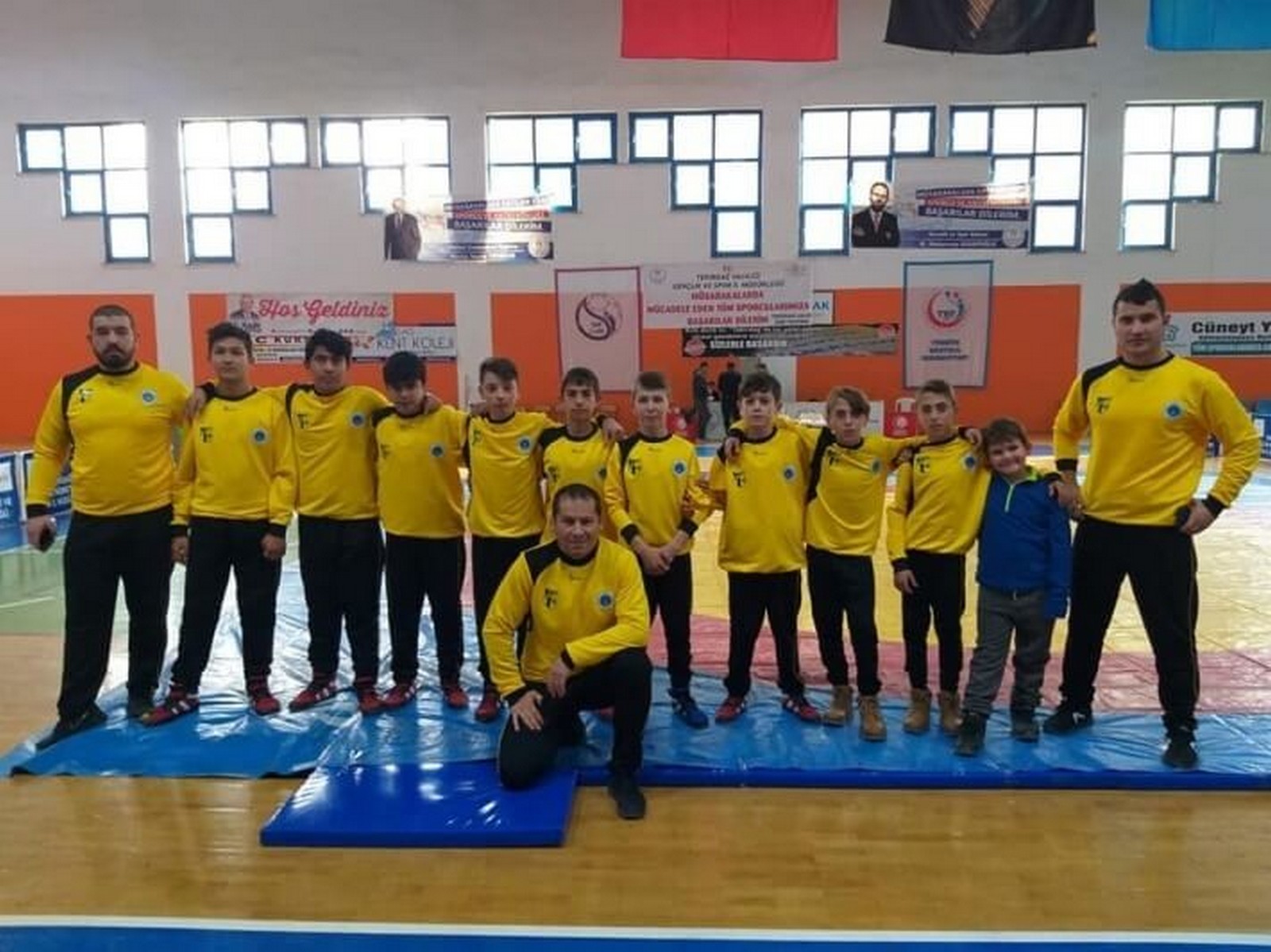 Güreşçilerimiz Madalyalarla Döndü