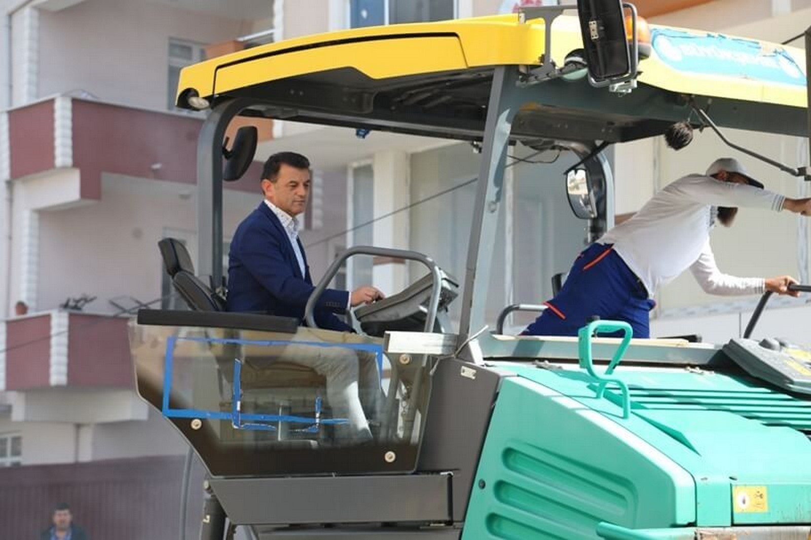 Halide Edip Adıvar Caddesi Asfaltlanıyor