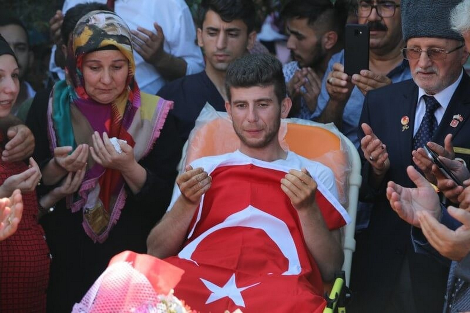 Kapaklı Kahraman Gazimizi Bağrına Bastı