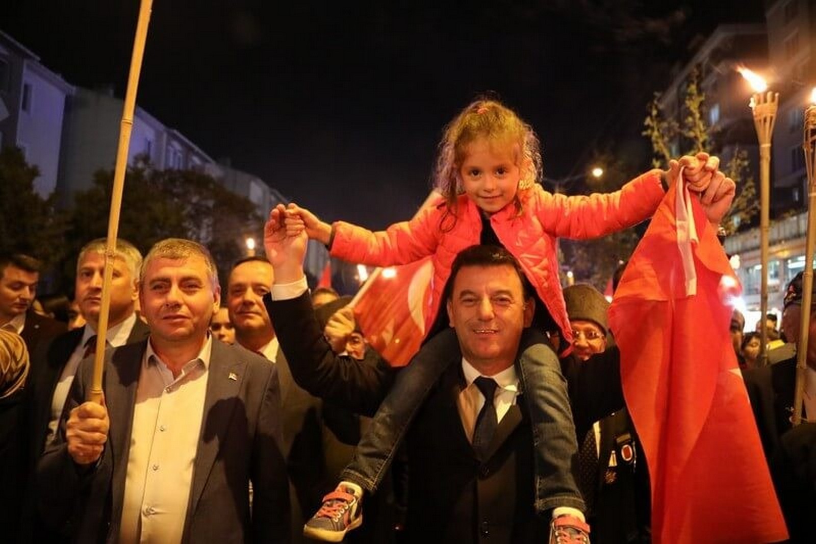 Kapaklı'da Fener Alayı Coşkusu