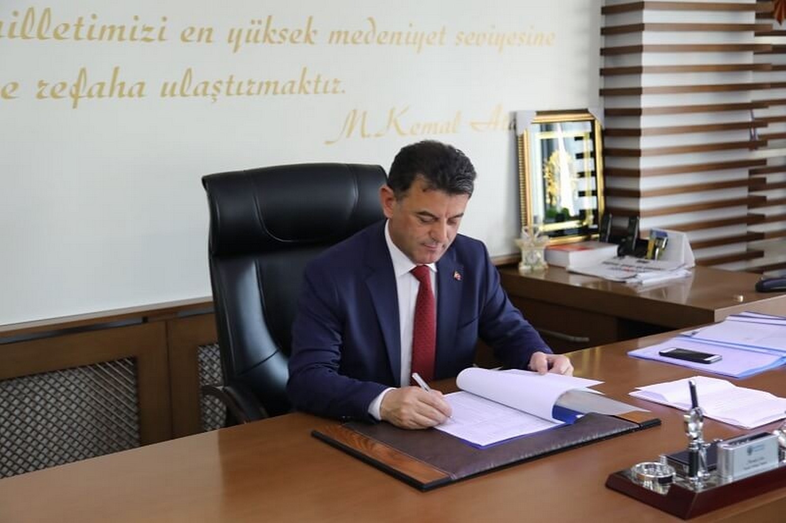 Kapımız sonuna kadar açık