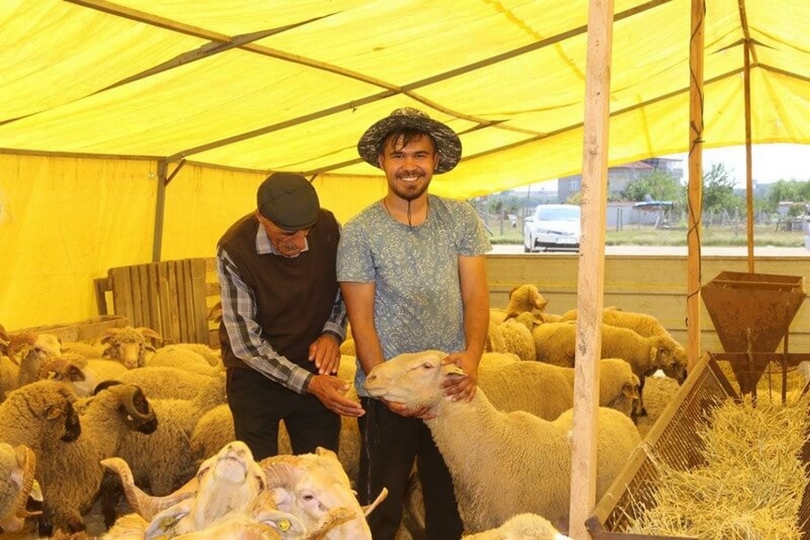 Kurban Pazar Yerine Kurbanlıklar Gelmeye Başladı