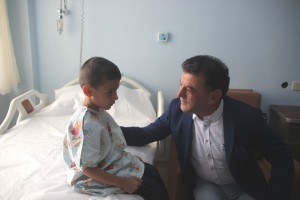 Başkan Çetin Sünnet Olan Çocukları Ziyaret Etti