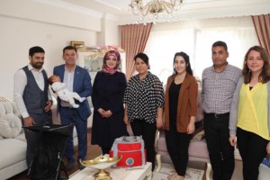 Başkan Çetin'den Yeni Doğan Bebeklere Ziyaret