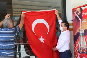 Esnafımıza Ay-Yıldızlı Bayrağımızı Dağıttık