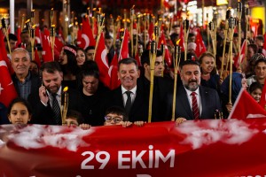 Fener Alayı ve Atatürk Filmi Gösterimi ile 29 Ekim Coşkusu Yaşandı