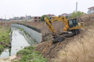 Karaağaç Deresinde Islah Çalışmaları Başladı