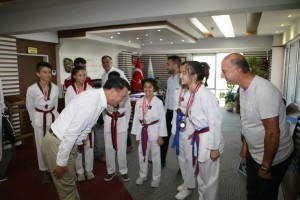 Taekwondoculardan Başkan Çetin’e Ziyaret